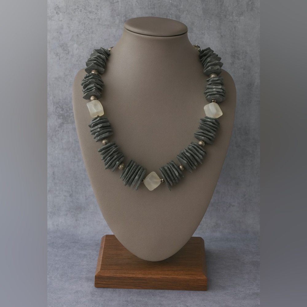 Chunky Y2K beaded stone color chips necklace grey and clear Flintstones exotic w